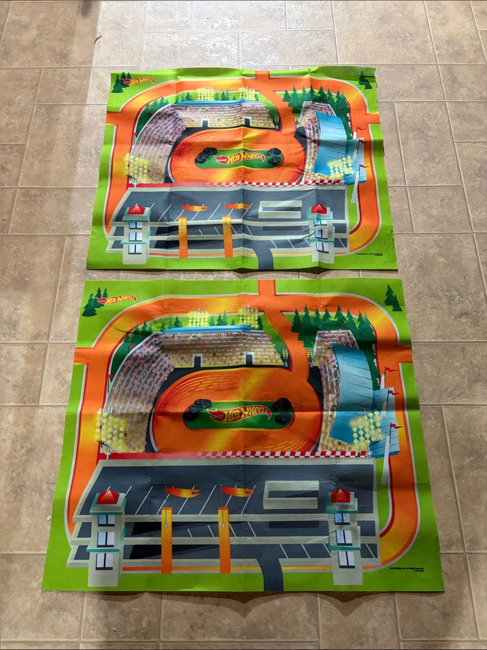 Hot Wheels Kids Play Mat - Green and Orange Race Track